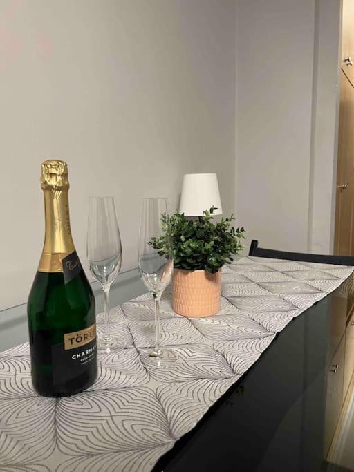בודפשט Lovely 1 Bedroom Flat - Gazdagret מראה חיצוני תמונה